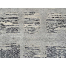 Load image into Gallery viewer, 2&#39;1&quot;x3&#39;1&quot; Light Gray Hand Knotted Modern Criss Cross Erased Design Hand Spun Undyed Natural Wool Mat Oriental Rug FWR385422