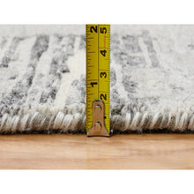 Load image into Gallery viewer, 2&#39;1&quot;x3&#39;1&quot; Light Gray Hand Knotted Modern Criss Cross Erased Design Hand Spun Undyed Natural Wool Mat Oriental Rug FWR385422