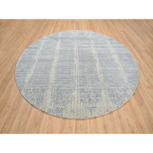 Load image into Gallery viewer, 9&#39;x9&#39; Gray, Tone On Tone Transitional Erased Design, Jacquard Hand Loomed, Wool And Plant Based Silk, Oriental, Round Rug FWR385854