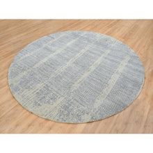 Load image into Gallery viewer, 9&#39;x9&#39; Gray, Tone On Tone Transitional Erased Design, Jacquard Hand Loomed, Wool and Plant Based Silk, Oriental, Round Rug FWR385854