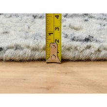 Load image into Gallery viewer, 9&#39;x9&#39; Gray, Tone On Tone Transitional Erased Design, Jacquard Hand Loomed, Wool And Plant Based Silk, Oriental, Round Rug FWR385854