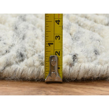 Load image into Gallery viewer, 9&#39;10&quot;x9&#39;10&quot; Beige, Natural Wool Hand Loomed, Variegated Textured Modern Design, Round Oriental Rug FWR387630