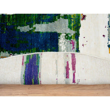 Load image into Gallery viewer, 8&#39;9&quot;x8&#39;9&quot; Colorful, Wool and Sari Silk, Hand Knotted, Modern Abstract Motifs Painter&#39;s Brush Strokes, Round Oriental Rug FWR387990