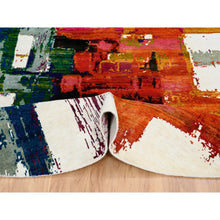 Load image into Gallery viewer, 8&#39;9&quot;x8&#39;9&quot; Colorful, Wool and Sari Silk, Hand Knotted, Modern Abstract Motifs Painter&#39;s Brush Strokes, Round Oriental Rug FWR387990