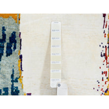 Load image into Gallery viewer, 8&#39;9&quot;x8&#39;9&quot; Colorful, Wool and Sari Silk, Hand Knotted, Modern Abstract Motifs Painter&#39;s Brush Strokes, Round Oriental Rug FWR387990