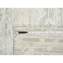 Load image into Gallery viewer, 5&#39;1&quot;x7&#39;3&quot; Light Gray, Modern Design, Hand Spun Undyed Natural Wool, Hand Knotted, Oriental Rug FWR388194