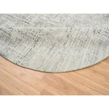Load image into Gallery viewer, 7&#39;10&quot;x7&#39;10&quot; Light Gray, Hand Spun Undyed Natural Wool, Hand Knotted, Modern Design, Round Oriental Rug FWR388200