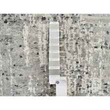 Load image into Gallery viewer, 6&#39;x6&#39; Light Gray, Modern Design, Hand Spun Undyed Natural Wool, Hand Knotted, Round Oriental Rug FWR388206