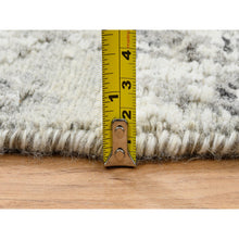 Load image into Gallery viewer, 6&#39;x6&#39; Light Gray, Modern Design, Hand Spun Undyed Natural Wool, Hand Knotted, Round Oriental Rug FWR388206