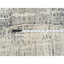 Load image into Gallery viewer, 6&#39;x6&#39; Light Gray, Modern Design, Hand Spun Undyed Natural Wool, Hand Knotted, Round Oriental Rug FWR388206