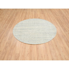 Load image into Gallery viewer, 6&#39;x6&#39; Beige, Soft Wool Hand Loomed, Variegated Textured Modern Design, Round Oriental Rug FWR389028