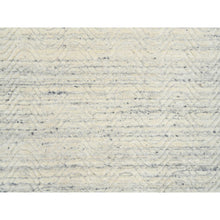 Load image into Gallery viewer, 6&#39;x6&#39; Beige, Soft Wool Hand Loomed, Variegated Textured Modern Design, Round Oriental Rug FWR389028