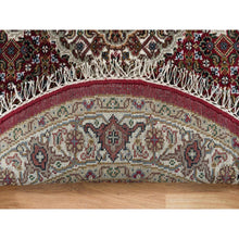 Load image into Gallery viewer, 3&#39;4&quot;x3&#39;4&quot; Mahogany Red, Tabriz Mahi With Fish Medallion Design, Pure Wool, 175 Kpsi, Hand Knotted, Round, Oriental Rug FWR390558