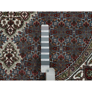 5'x5' Light Gray, Extra Soft Wool, Hand Knotted, 175 Kpsi Tabriz Mahi With Fish Medallion Design, Round Oriental Rug FWR390726