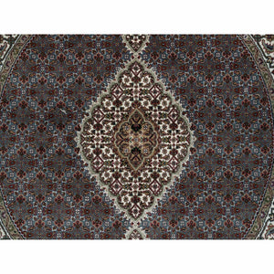 5'x5' Light Gray, Extra Soft Wool, Hand Knotted, 175 Kpsi Tabriz Mahi With Fish Medallion Design, Round Oriental Rug FWR390726