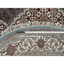 Load image into Gallery viewer, 5&#39;x5&#39; Light Gray, Extra Soft Wool, Hand Knotted, 175 Kpsi Tabriz Mahi With Fish Medallion Design, Round Oriental Rug FWR390726