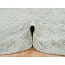 Load image into Gallery viewer, 9&#39;x9&#39; Ivory, Modern Design, Hand Knotted, Hand Spun Undyed Natural Wool, Round Oriental Rug FWR390894