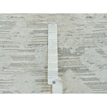 Load image into Gallery viewer, 9&#39;x9&#39; Ivory, Modern Design, Hand Knotted, Hand Spun Undyed Natural Wool, Round Oriental Rug FWR390894