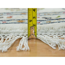 Load image into Gallery viewer, 7&#39;10&quot;x7&#39;10&quot; Ivory, Natural Wool Hand Knotted, Nain With Center Medallion Flower Design 250 Kpsi, Round Oriental Rug FWR391788