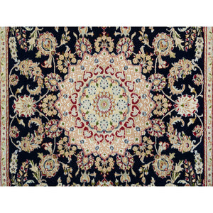 6'x9' Midnight Blue, Nain With Center Medallion Flower Design, 250 Kpsi, Hand Knotted, 100% Wool, Oriental Rug FWR391806