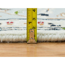 Load image into Gallery viewer, 5&#39;x8&#39; Ivory, Nain With All Over Flower Design 250 Kpsi, Natural Wool Hand Knotted, Oriental Rug FWR391812