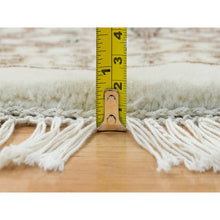 Load image into Gallery viewer, 6&#39;3&quot;x6&#39;3&quot; Ivory, Densely Woven Organic Wool, Hand Knotted Herati With All Over Fish Mahi Design, 250 Kpsi, Round Oriental Rug FWR392406