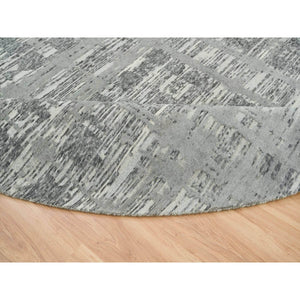 10'1"x10'1" Dark Grey, Hand Spun Undyed Natural Wool, Hand Knotted, Modern Criss Cross Erased Design, Round Oriental Rug FWR393840