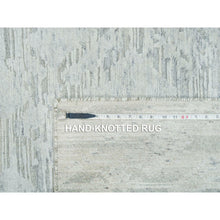 Load image into Gallery viewer, 6&#39;x9&#39;3&quot; Ivory And Light Grey, Modern Pattern, Hand Spun Undyed Natural Wool, Hand Knotted, Oriental Rug FWR393852