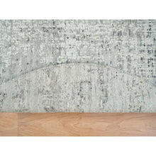 Load image into Gallery viewer, 6&#39;1&quot;x6&#39;1&quot; Light Gray, Hand Knotted, Hand Spun Undyed Natural Wool, Soft Pile, Modern Design, Round Oriental Rug FWR393918