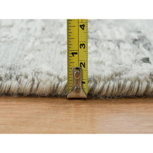 Load image into Gallery viewer, 6&#39;1&quot;x6&#39;1&quot; Light Gray, Hand Knotted, Hand Spun Undyed Natural Wool, Soft Pile, Modern Design, Round Oriental Rug FWR393918