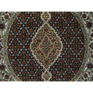 3'4"x3'4" Obsidian Black with Vista White, Tabriz Mahi with Unique Round Fish Medallion Design, 175 KPSI, Hand Knotted, Natural Wool, Oriental Rug FWR394704