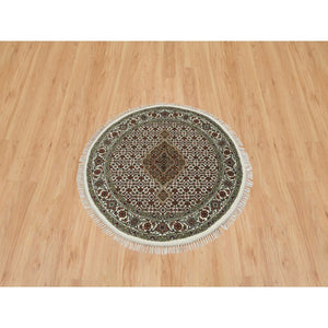 3'4"x3'4" Porcelain White, 175 Kpsi, Pure Wool, Tabriz Mahi With Fish Medallion Design, Hand Knotted, Round Oriental Rug FWR394722
