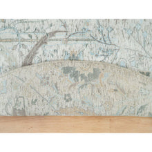 Load image into Gallery viewer, 5&#39;x5&#39; Ivory, Hand Knotted, Sickle Leaf Design, Soft Pile, Silk With Textured Wool, Round Oriental Rug FWR395604