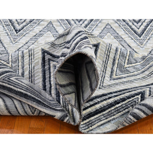 9'x9' Gray-blue Chevron Design Textured Wool And Pure Silk Hand Knotted Round Oriental Rug FWR400170