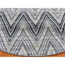 Load image into Gallery viewer, 9&#39;x9&#39; Gray-blue Chevron Design Textured Wool And Pure Silk Hand Knotted Round Oriental Rug FWR400170