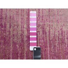 Load image into Gallery viewer, 4&#39;1&quot;x6&#39;2&quot; Natural Wool Pink Vertical Ombre Design Hand Knotted Oriental Rug FWR450126