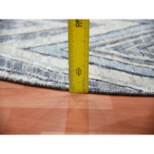 Load image into Gallery viewer, 6&#39;x6&#39; Round Chevron Design Modern Textured Wool And Pure Silk Hand Knotted Ivory Oriental Rug FWR450174