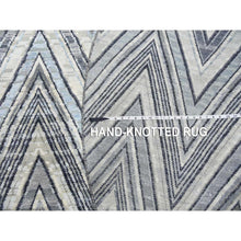 Load image into Gallery viewer, 6&#39;x6&#39; Round Chevron Design Modern Textured Wool And Pure Silk Hand Knotted Ivory Oriental Rug FWR450174