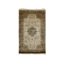 Load image into Gallery viewer, fine wool rugs