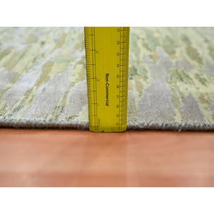 5'1"x7'3" Eden Green, Crocodile Safari Design, Borderless, 100% Silk, Hand Knotted, Oriental Rug FWR452862