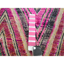 Load image into Gallery viewer, 11&#39;9&quot;x11&#39;9&quot; Fuscia Pink, Colorful Chevron Design, Hand Knotted, Sari Silk with Textured Wool, Round, Oriental Rug FWR453402
