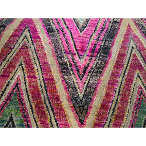 11'9"x11'9" Fuscia Pink, Colorful Chevron Design, Hand Knotted, Sari Silk with Textured Wool, Round, Oriental Rug FWR453402