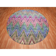 Load image into Gallery viewer, 9&#39;10&quot;x9&#39;10&quot; Hot Pink, Colorful Chevron Design, Hand Knotted, Sari Silk with Textured Wool, Round, Oriental Rug FWR453408