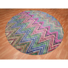 Load image into Gallery viewer, 9&#39;10&quot;x9&#39;10&quot; Hot Pink, Colorful Chevron Design, Hand Knotted, Sari Silk with Textured Wool, Round, Oriental Rug FWR453408