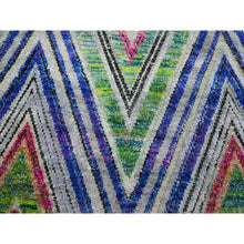 Load image into Gallery viewer, 9&#39;10&quot;x9&#39;10&quot; Hot Pink, Colorful Chevron Design, Hand Knotted, Sari Silk With Textured Wool, Round, Oriental Rug FWR453408