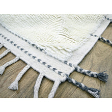 Load image into Gallery viewer, 9&#39;1&quot;x12&#39;3&quot; Pristine White, Moroccan Weave With Criss Cross Design, Shabby Chic, Natural Undyed Wool, Hand Knotted, Oriental Rug FWR457314