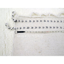 Load image into Gallery viewer, 9&#39;1&quot;x12&#39;3&quot; Pristine White, Moroccan Weave With Criss Cross Design, Shabby Chic, Natural Undyed Wool, Hand Knotted, Oriental Rug FWR457314