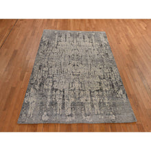 Load image into Gallery viewer, 6&#39;x9&#39; Oyster Gray, Fossil Design, Soft To The Touch, 100% Wool, Hand Knotted, Modern, Oriental Rug FWR470340