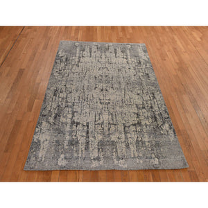 6'x9' Oyster Gray, Fossil Design, Soft To The Touch, 100% Wool, Hand Knotted, Modern, Oriental Rug FWR470340