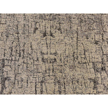 Load image into Gallery viewer, 6&#39;x9&#39; Oyster Gray, Fossil Design, Soft To The Touch, 100% Wool, Hand Knotted, Modern, Oriental Rug FWR470340